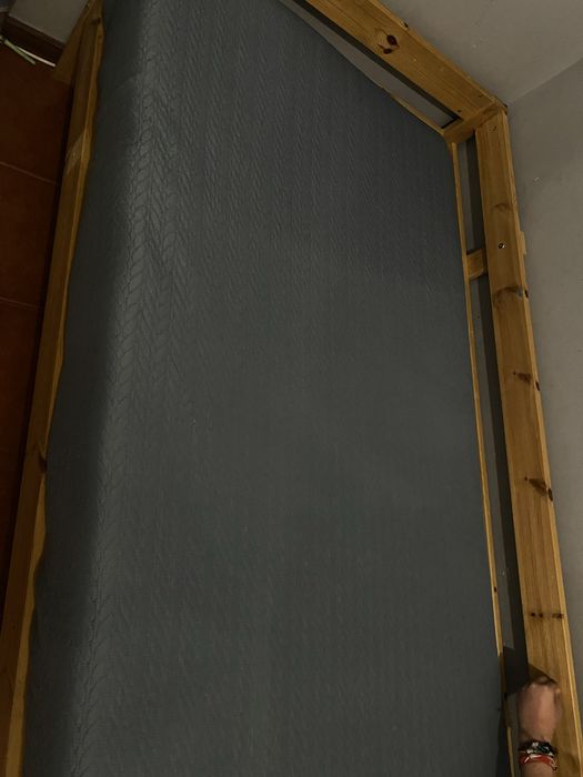 Cama de Solteiro 90x200 cm em Madeira Clara – Em Bom Estado