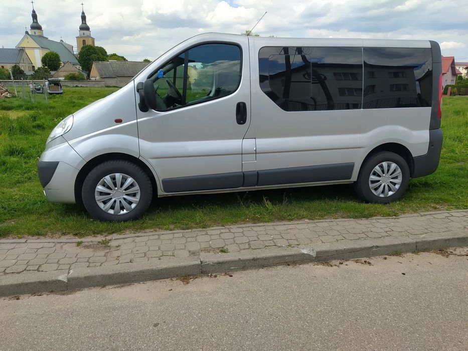 Opel Vivaro 9 osobowy ,pierwszy właściciel ,nowe opony,