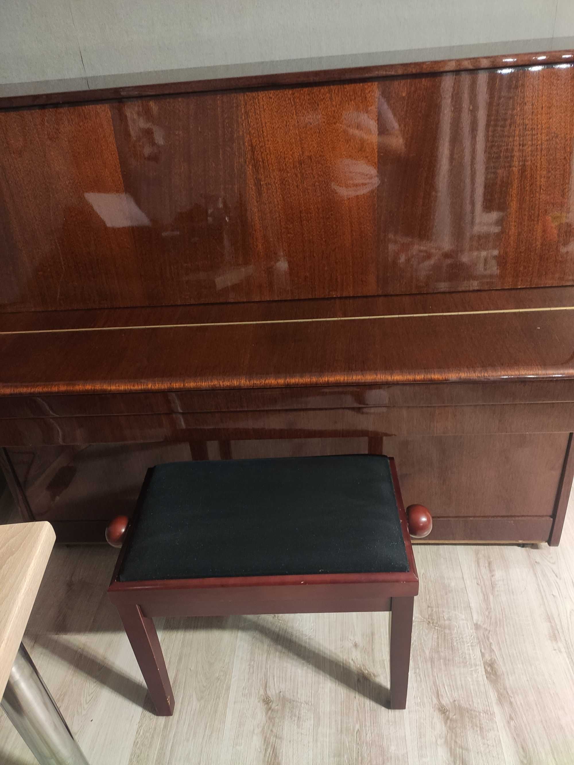 Pianino Belarus - bardzo dobry stan! Ława do pianina gratis.
