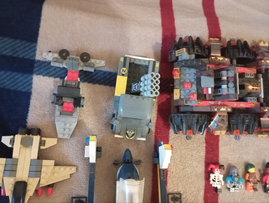 Продам наборы,фигурки, аксессуары и детали лего!