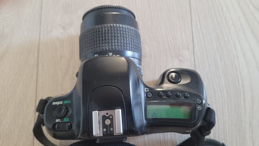 Nikon F50 z obiektywem
