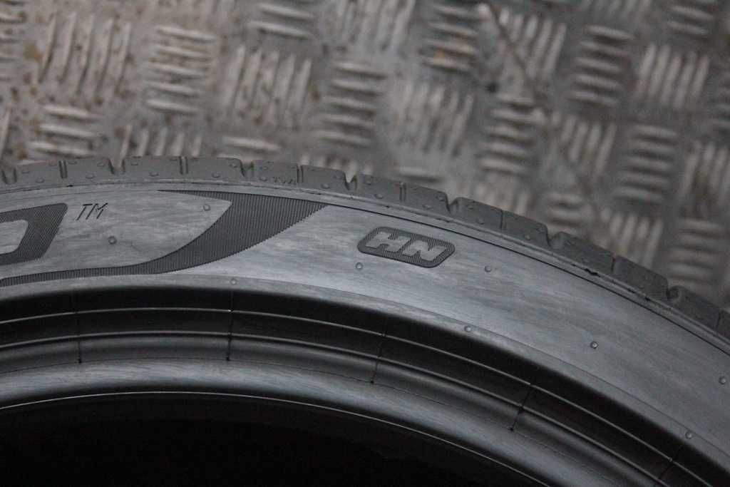 235/40/19 Pirelli P Zero 235/40 R19 96Y XL 2022r