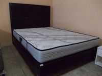 Cama casal em pele completa