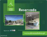 RESERVADO!!! Apartamento Novo em Condomínio Fechado com Lugar de Garag