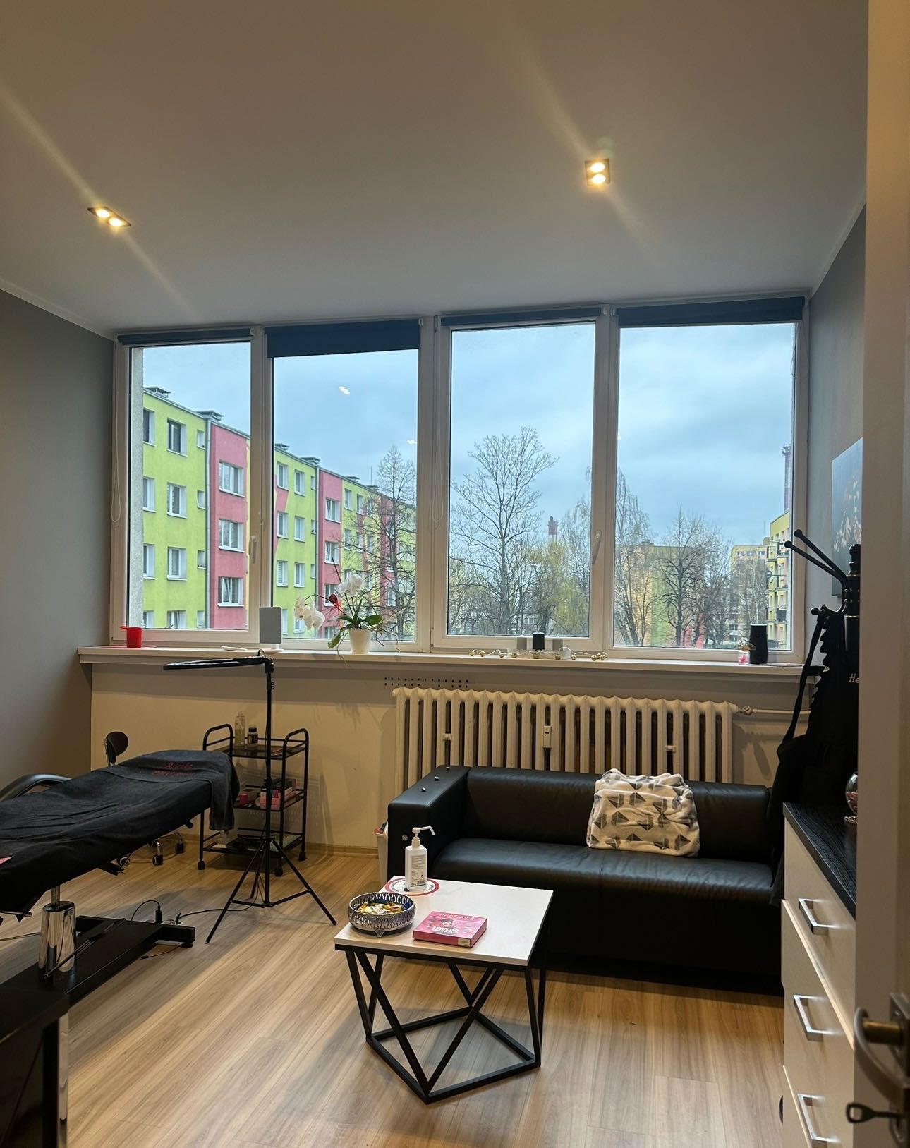 Wynajmę pomieszczenie 20 m2 w salonie kosmetycznym Piaskowa Góra