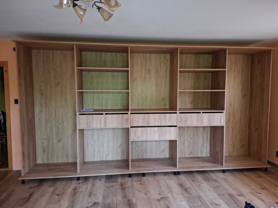 Meble na wymiar: Szafy, Garderoby, Łóżka, Kuchnie