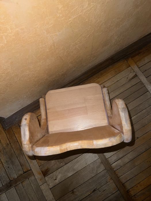 Деревʼяний стільчик