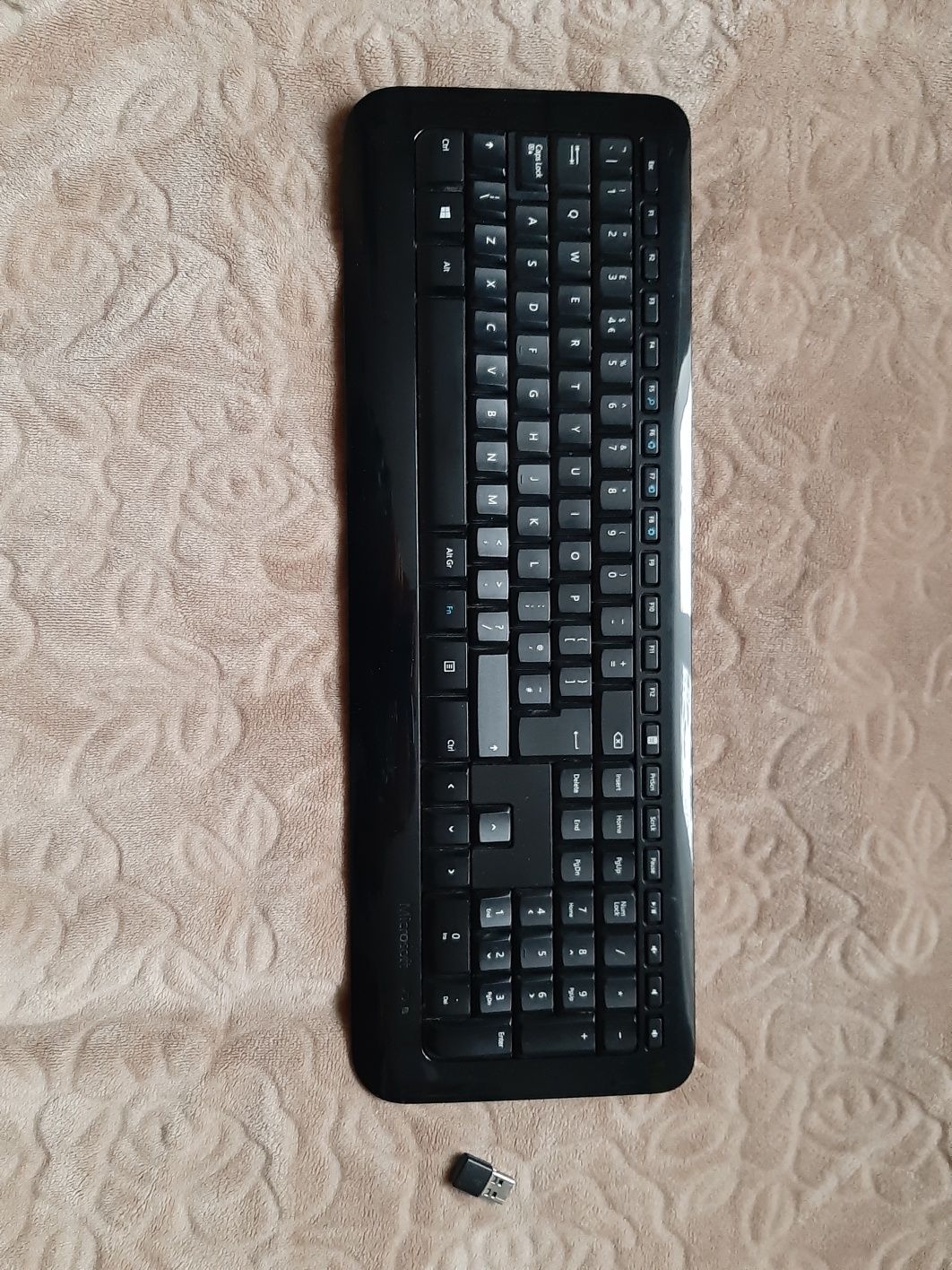 Беспроводная клавиатура Microsoft 800