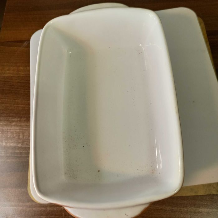 Stare naczynie kamionkowe do zapiekanek