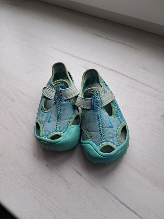 Аквашузи, босоніжки Nike