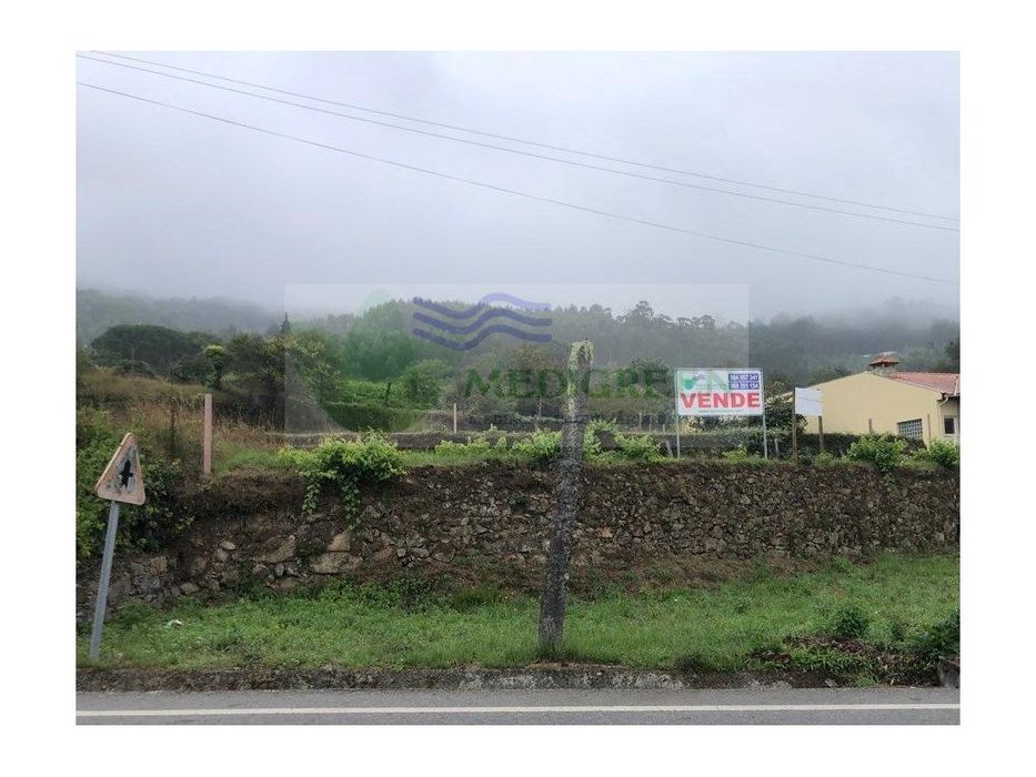 Terreno De Construção Com Frente De Estrada Nacional