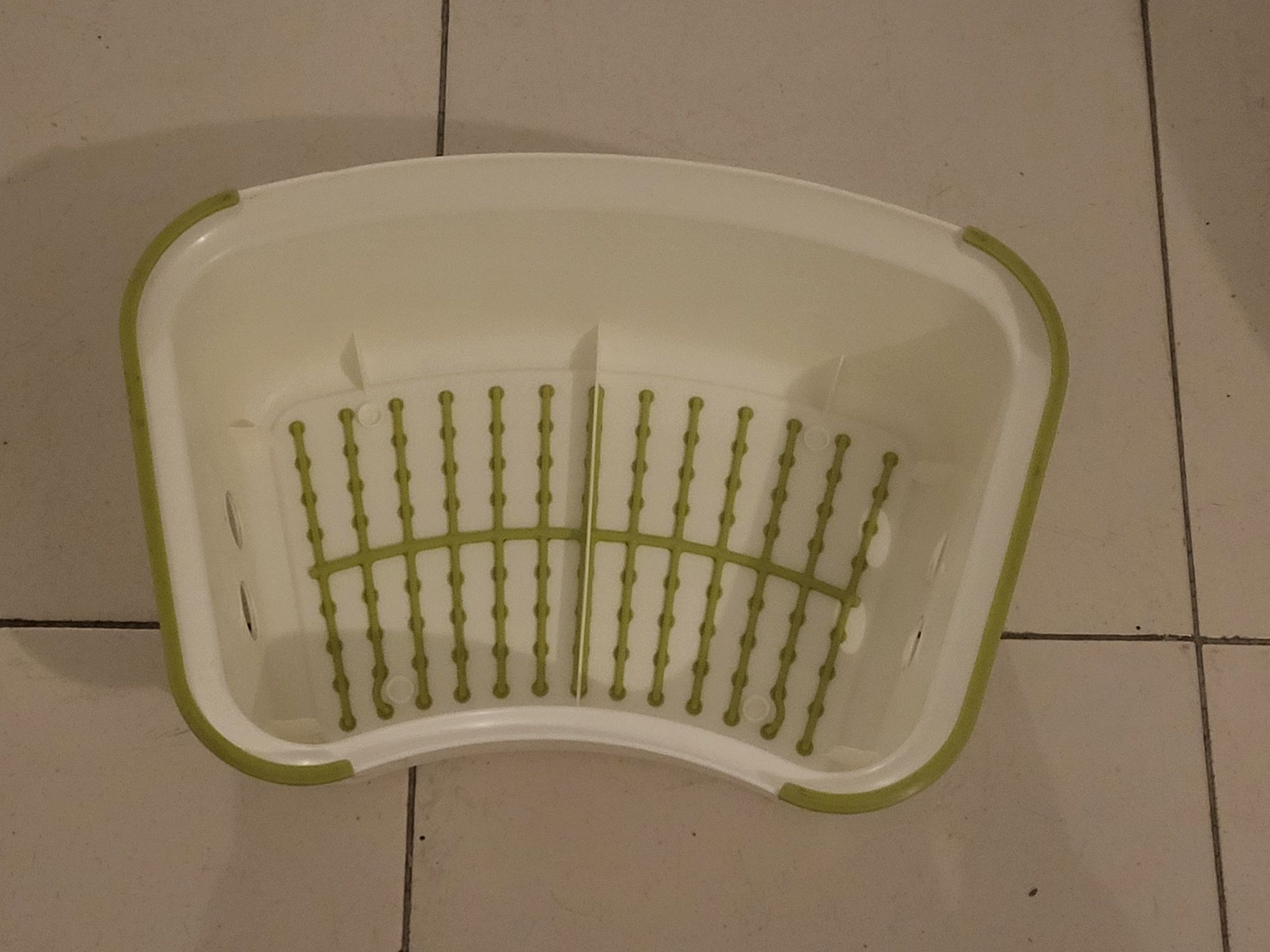 Banco degrau Ikea em verde.