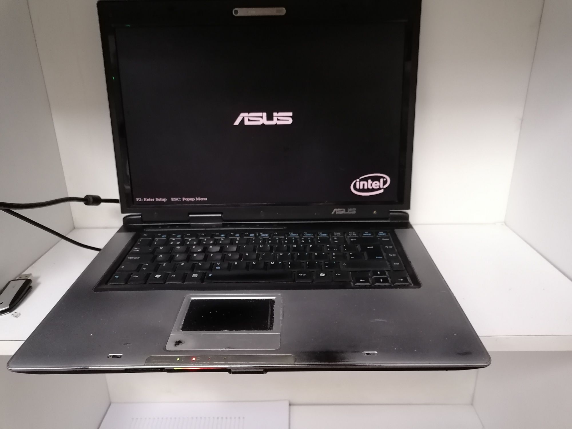 Vendo portátil com monitor a parte