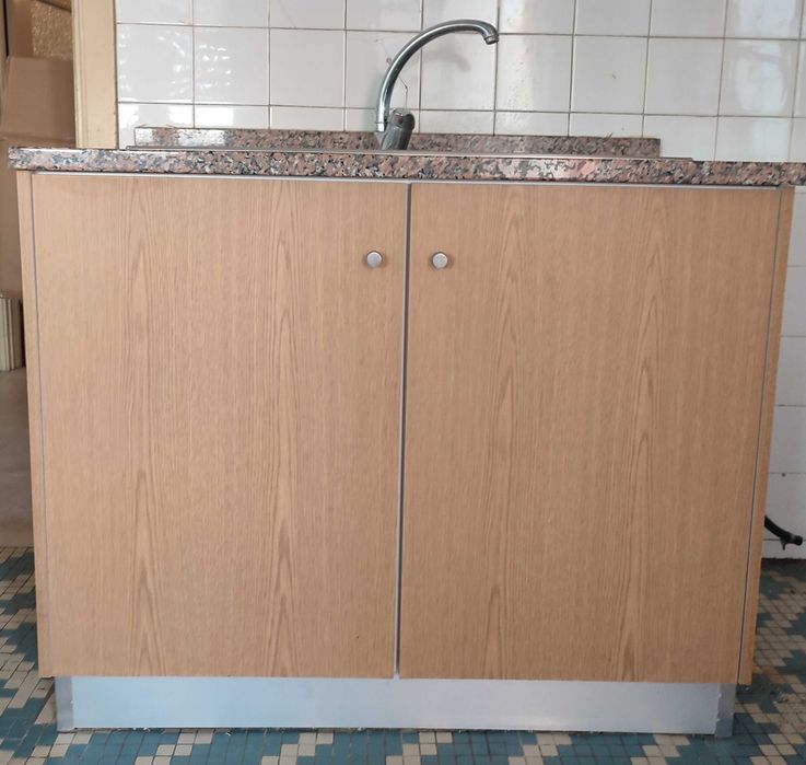 Móvel de cozinha com lava loça inox