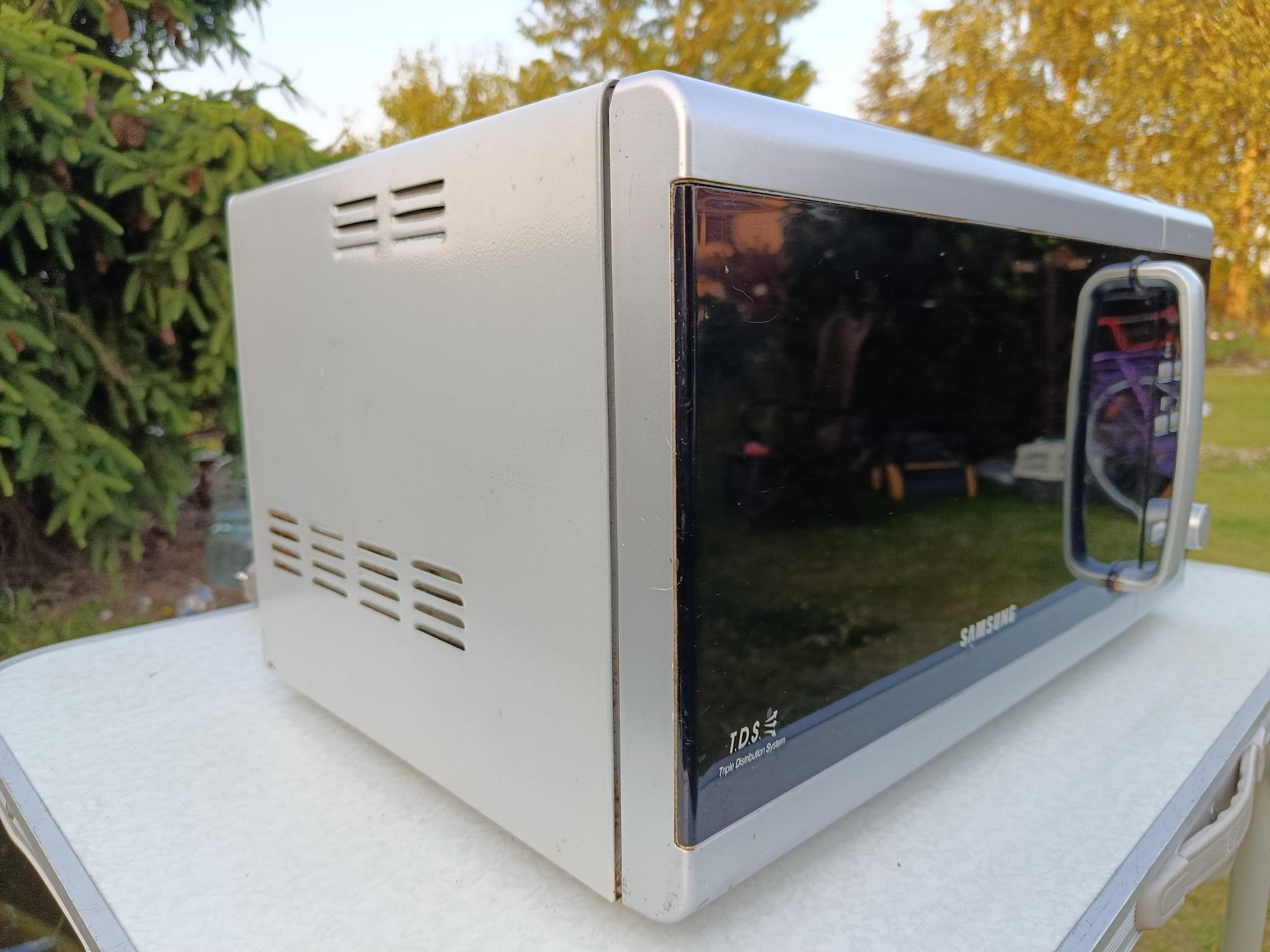 Kuchenka mikrofalowa SAMSUNG typ MW87W.
