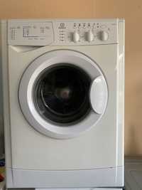 Продам стиральную машину Indesit WISL105X, 3,5кг. Узкая,Гарантия.