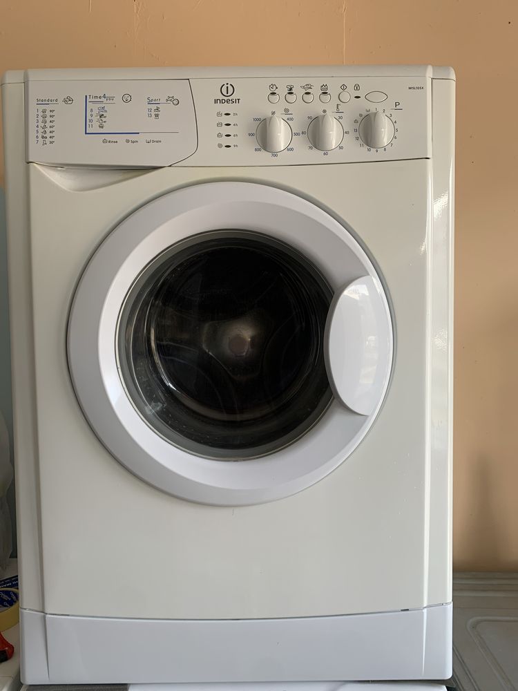 Продам стиральную машину Indesit WISL105X, 3,5кг. Узкая,Гарантия.