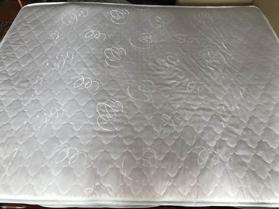 Матрац з незалежними пружинами