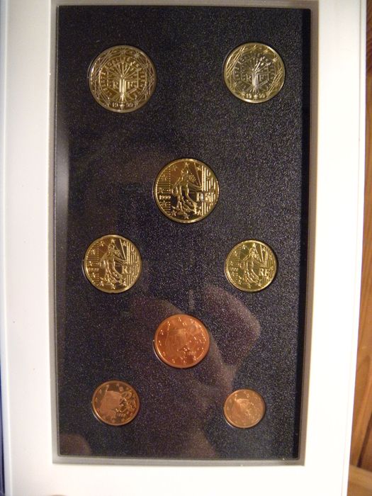 Rarytas Komplety monet francuskich w ładnej oprawie