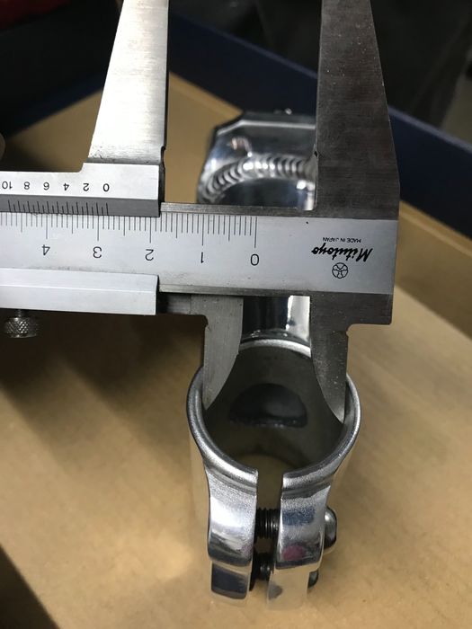 Vendo avanço em alloy, polido à mão, impecável, como novo