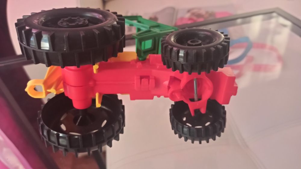 Трактор игрушка...