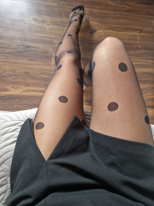 Czarne rajstopy w kropki, nowe, idealne na każdą okazję