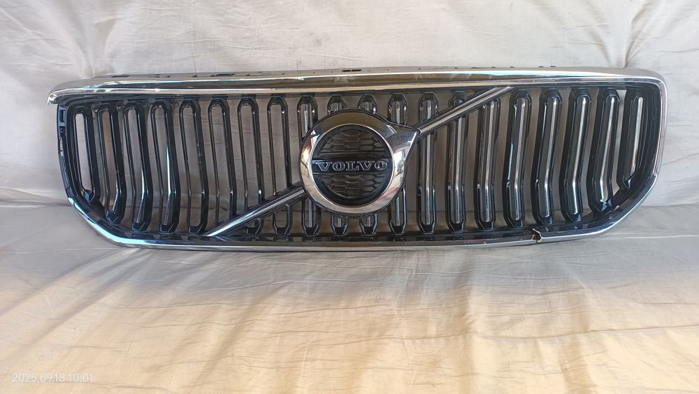 Решітка гриль Вольво XC40