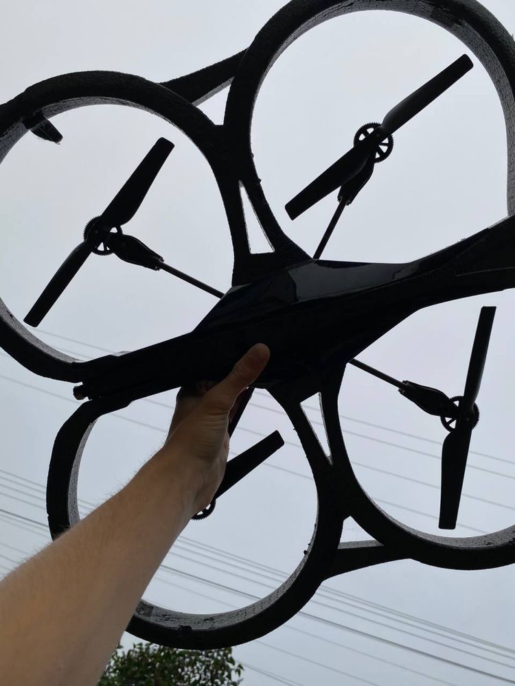 Продам дрон Parrot AR.Drone 2.0