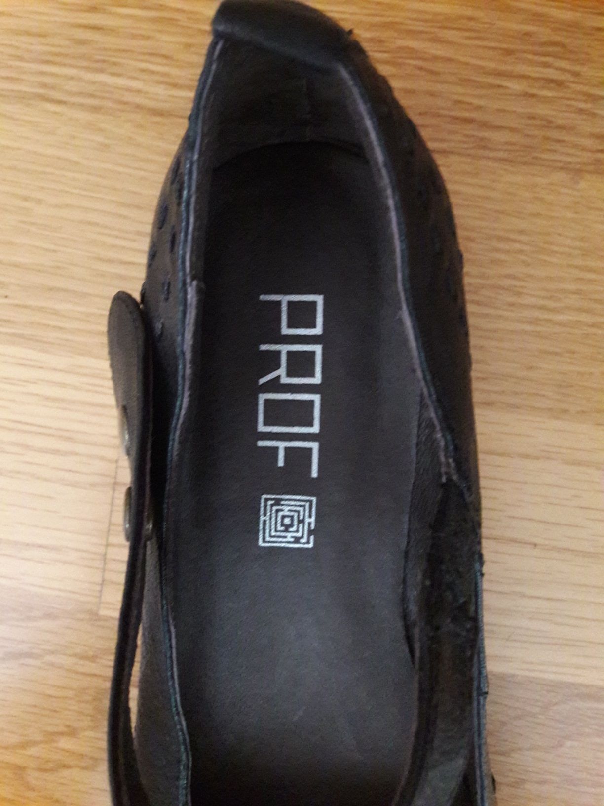 Sapatos novos pretos da Prof, com fivela, nr 36