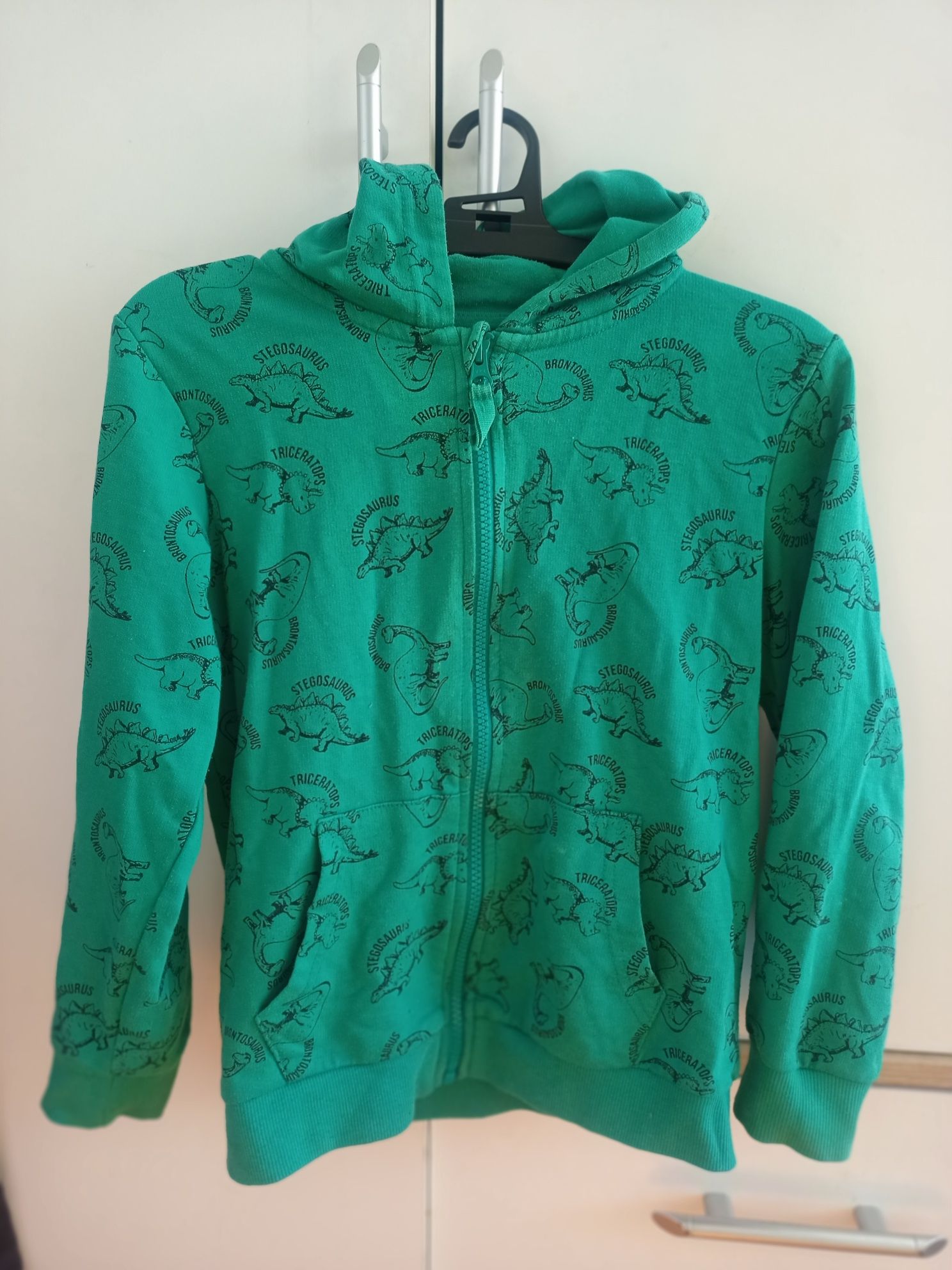 Zielona bluza w dinozaury rozmiar 134