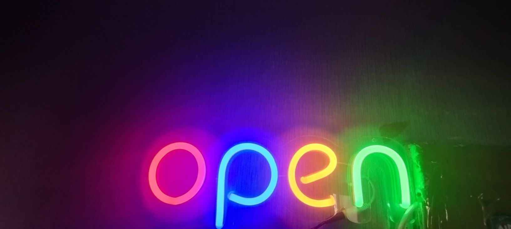 Неоновая вывеска Open