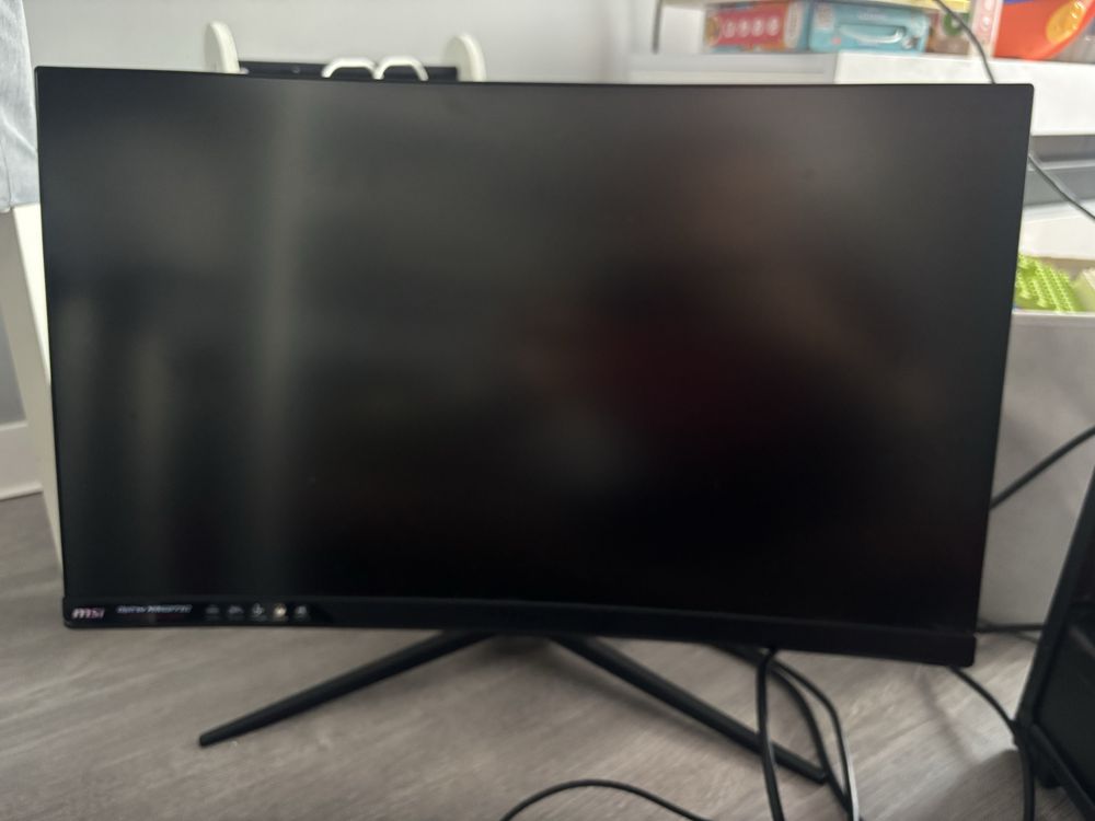 Komputer gamingowy geforce i moniotr MSI