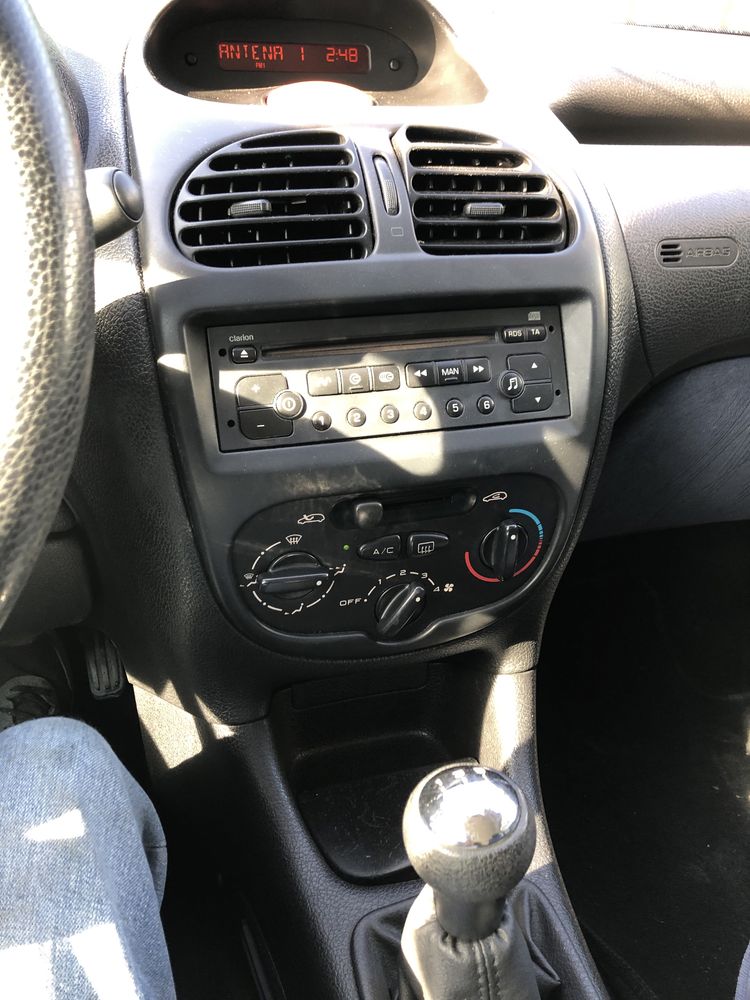 PEUGEOT 206 1.1 gasolina c\ AR condicionado