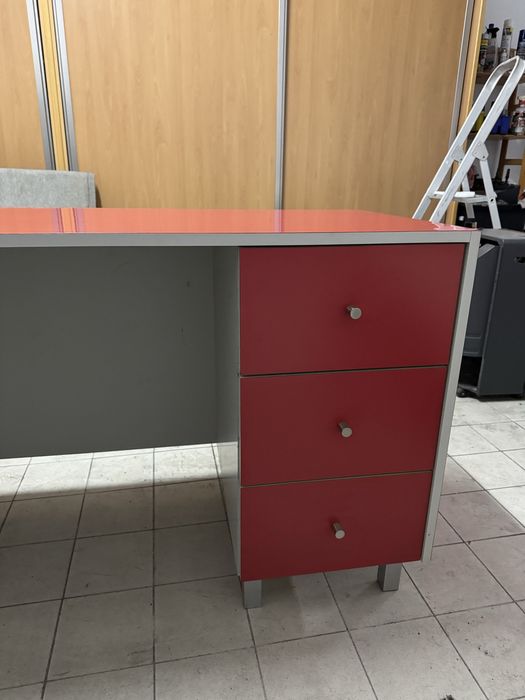 Secretária em madeira maciça