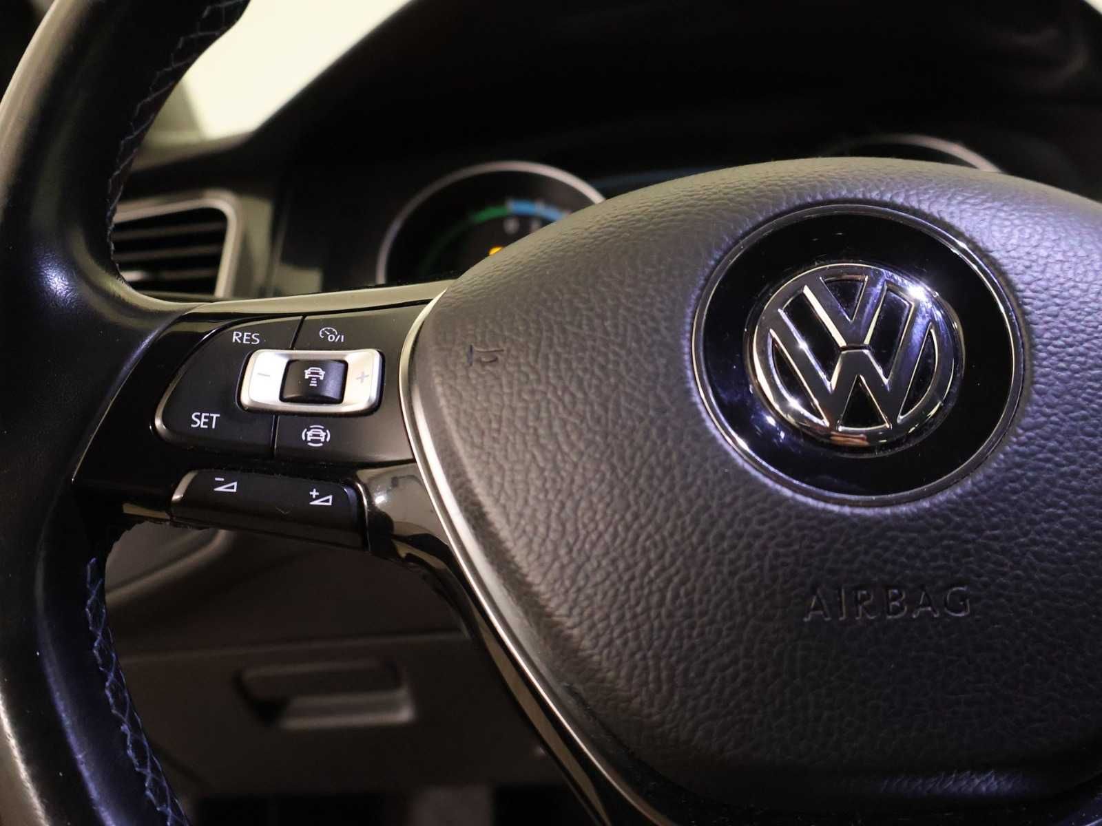 VW E-Golf em estado impecável