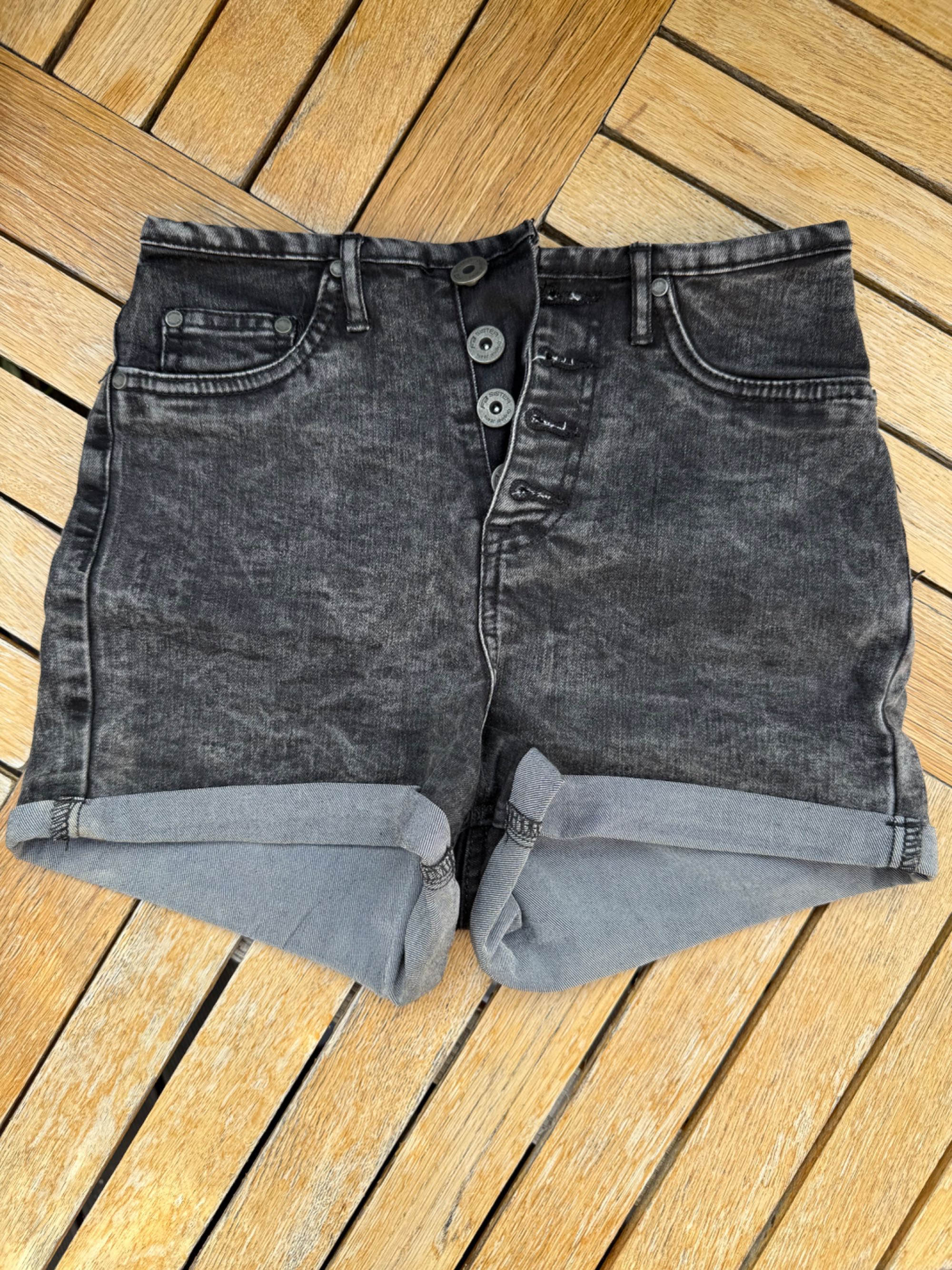New Yorker spodenki jeansowe na lato