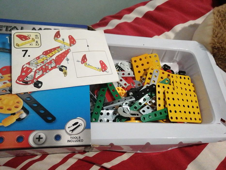 Набор металлического конструктора, 127 деталей