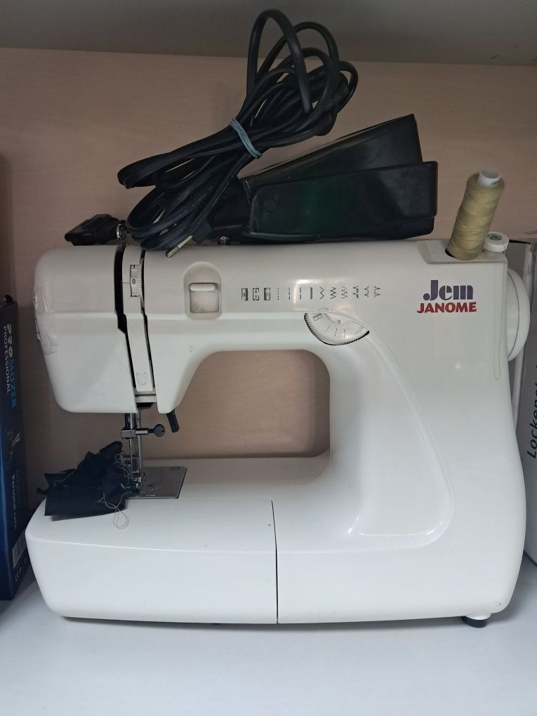 Швейна машина JANOME JEM
В дуже гарному стані
2500 грн