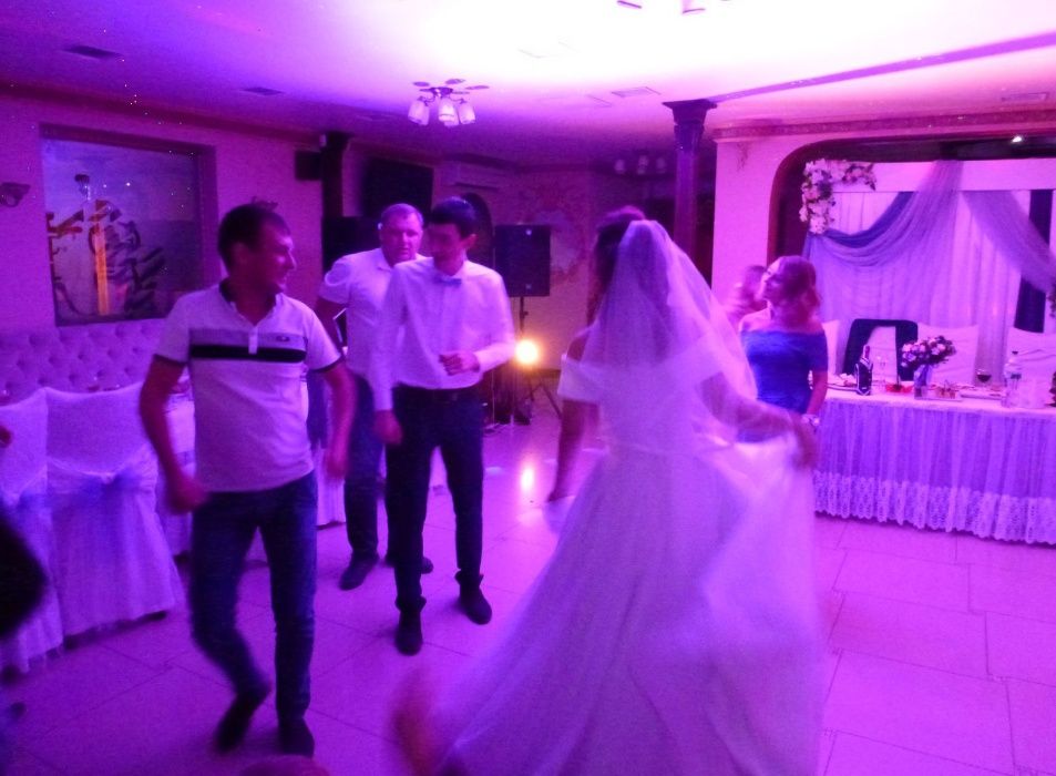 Тамада Ведучий на весілля ювілей музика лазер