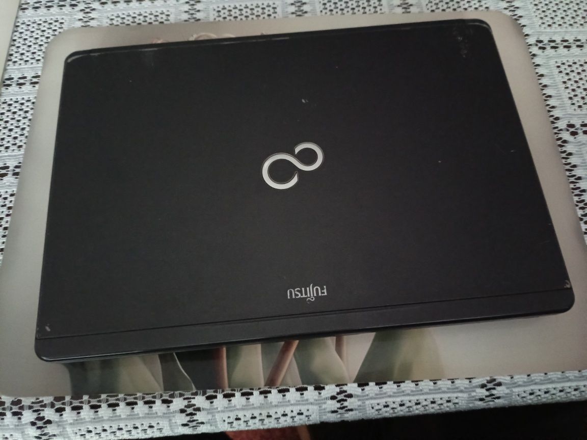 Laptop Fujitsu lifebook