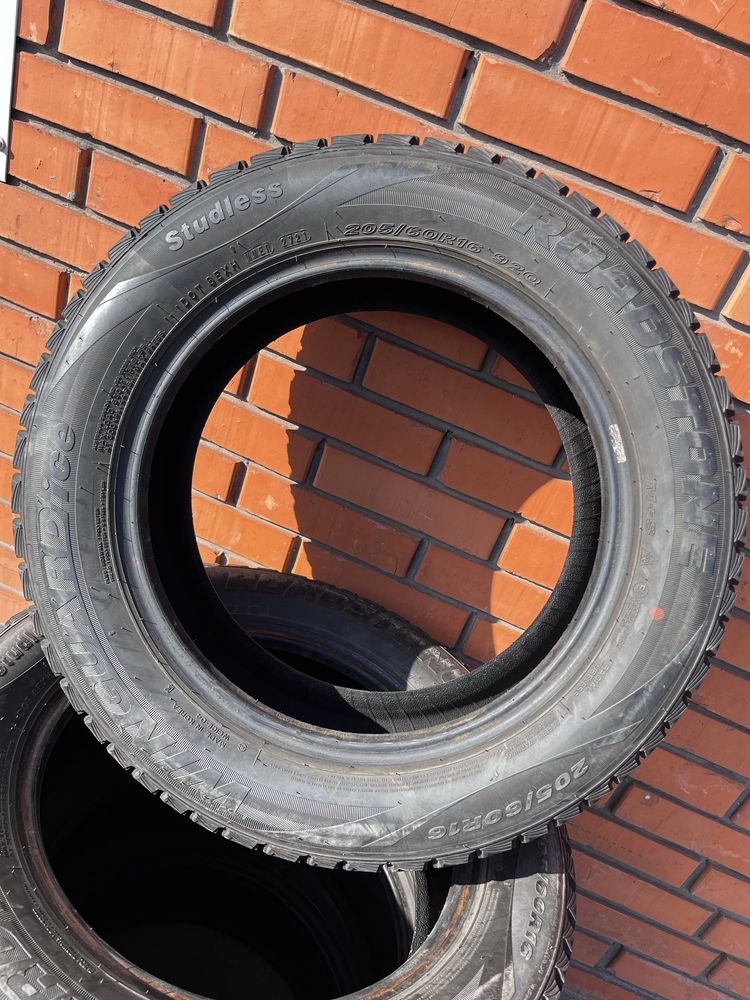 Roadstone/Nexen 205 60 16 made in Korea Dot 2721 7.5mm