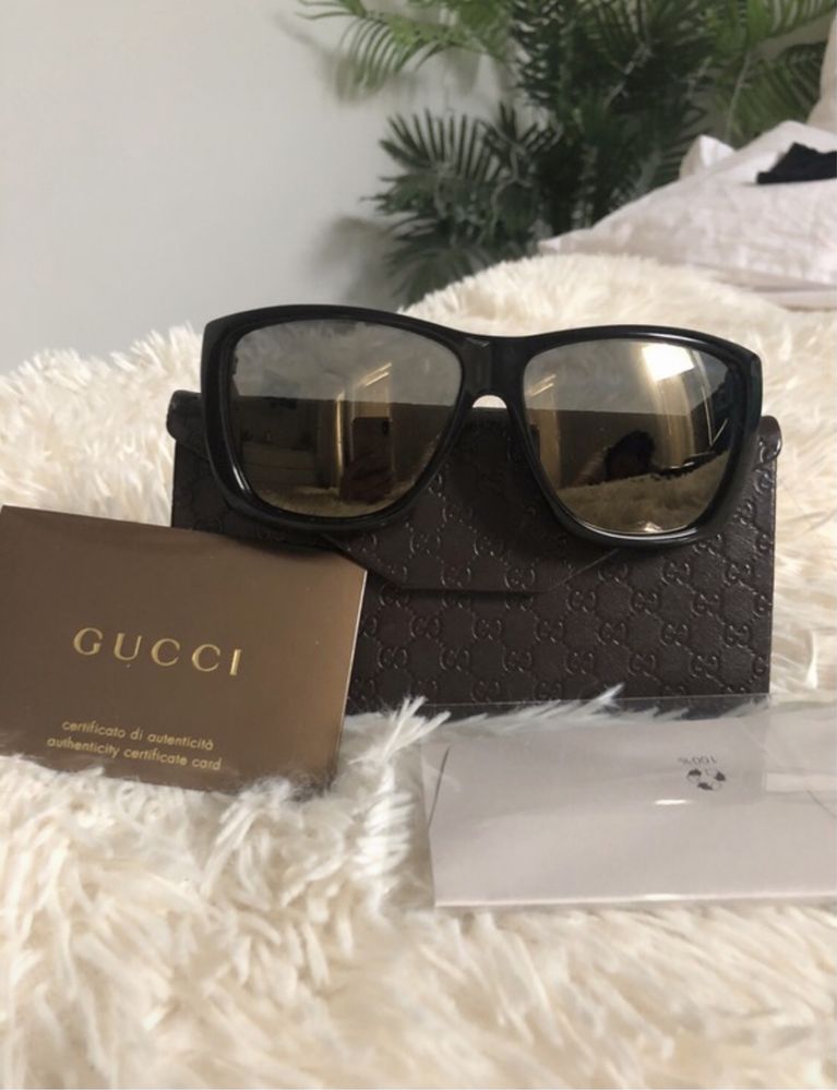 Okulary Gucci wraz z kartą i futerałem oraz sciereczką