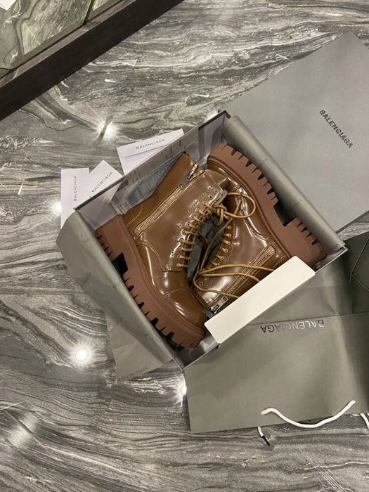 Брутальные карамельные бутсы balenciaga boots tractor brown.