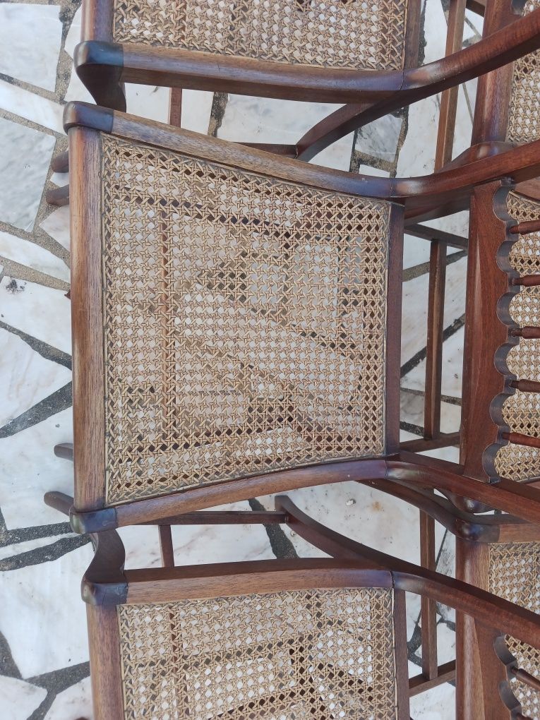 Cadeiras em palhinha