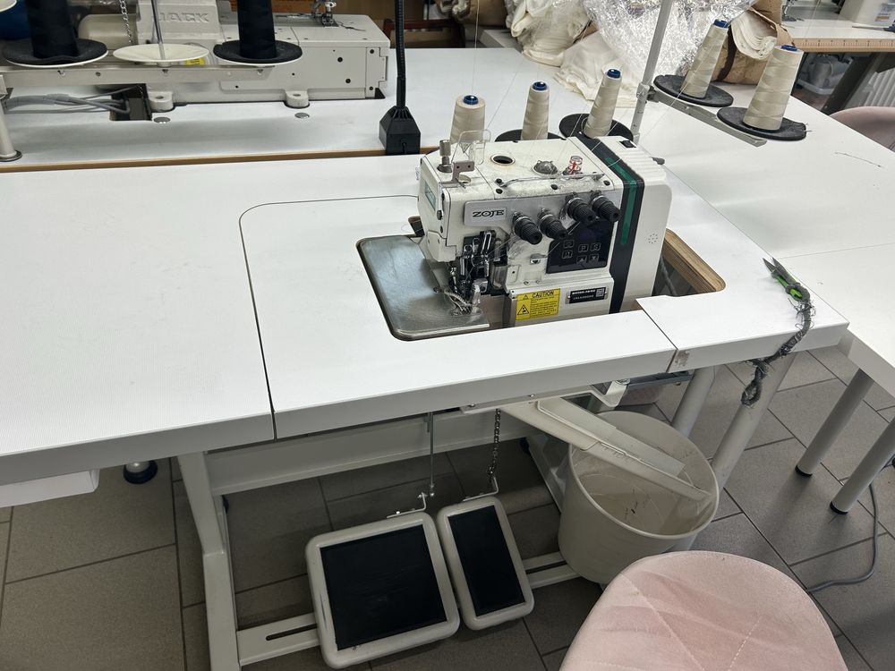 Overlock 5nitkowy Zoje lekkie srednie szycie 230v