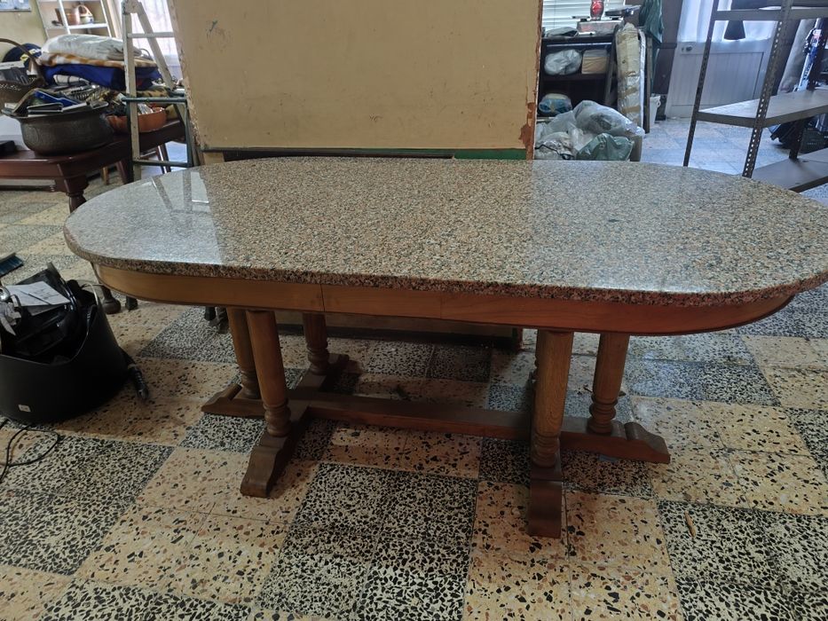 Mesa de cozinha como nova,pouco uso,com a medida 200x100x80