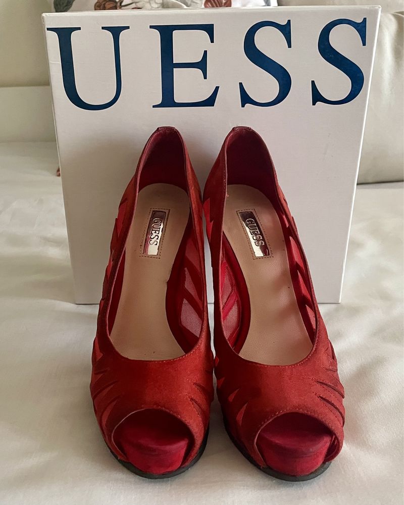 Sapatos Guess salto alto