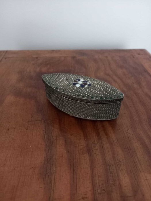 Antiga caixa em prata com decoração em esmalte