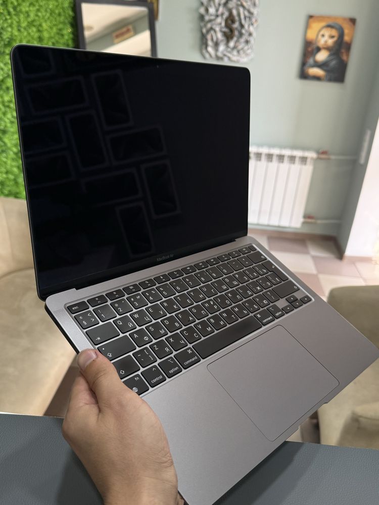 MacBook Air (M1, 2020) Silver, 256gb отличное состояние