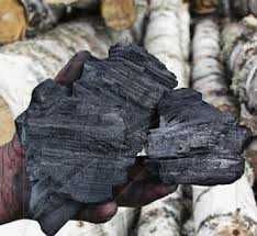Деревне вугілля для розпалення вогню на природі, в печах і камінах.
